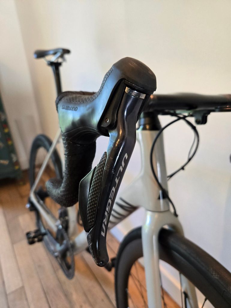 Used Canyon Endurace CF SL 8 Disc Di2 2021 2021 Road & Gravel, Light Gray — image 7 of 13