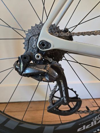 Used Canyon Endurace CF SL 8 Disc Di2 2021 2021 Road & Gravel, Light Gray — image 5 of 13