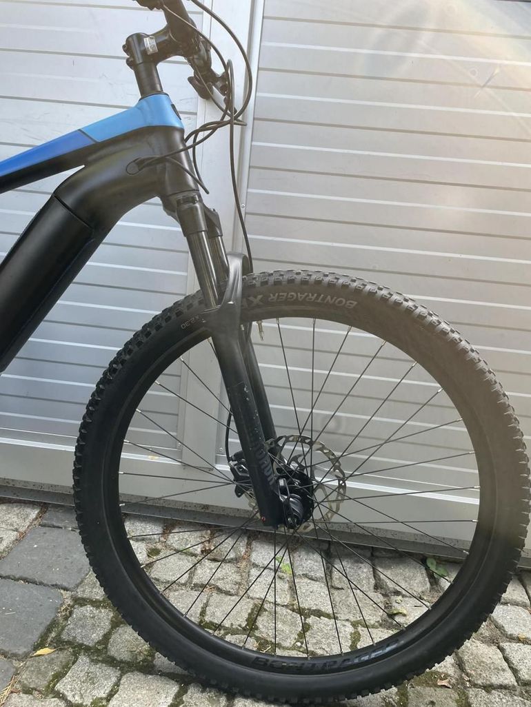 Used Trek Powerfly 5 2019 2019 Mountainbike — image 2 of 8