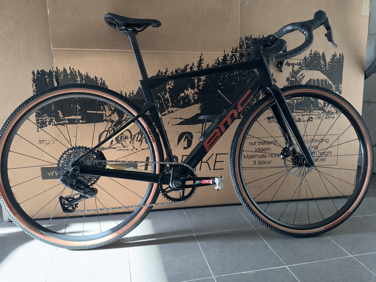 Used BMC Roadmachine 2026 / E1 Rival AXS ETap / NEW 2026 Road & Gravel, Nero — image 1 of 10