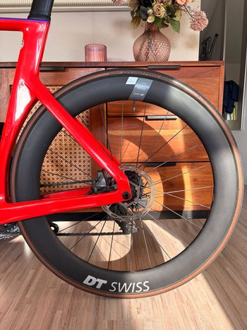 Used Canyon Aeroad CF SLX 8 Disc eTap 2023 2023 Road & Gravel, Red — image 6 of 7
