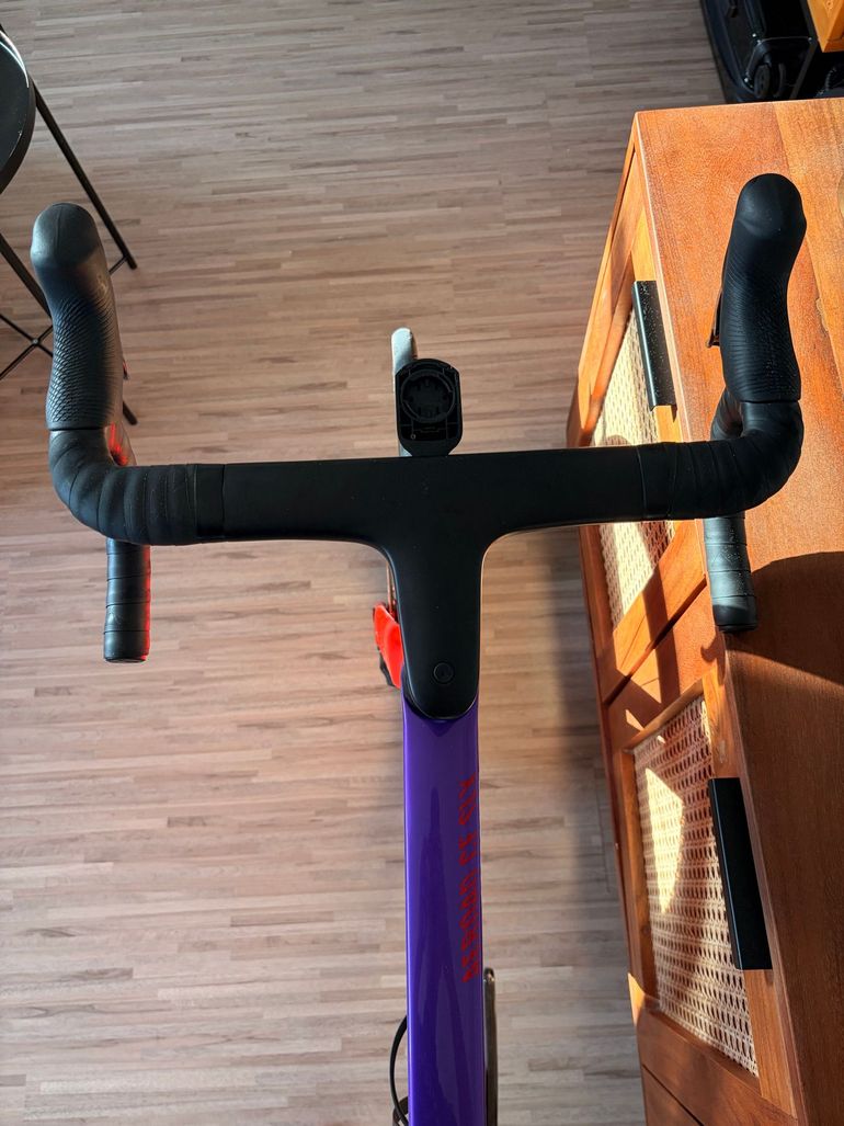 Used Canyon Aeroad CF SLX 8 Disc eTap 2023 2023 Road & Gravel, Red — image 4 of 7