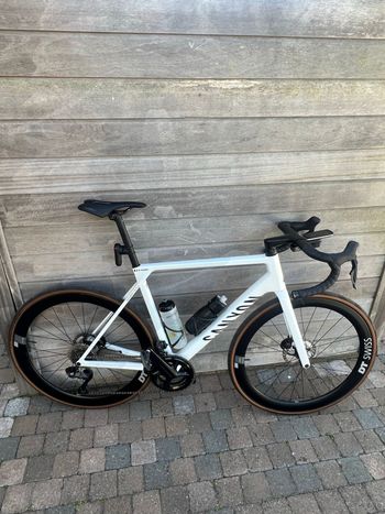 Used Canyon Ultimate CF SLX 8 Di2 2025 2025 Road & Gravel, White — image 3 of 3