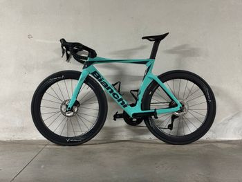 Used Bianchi Oltre Comp Ultegra Di2 2023 2023 Road & Gravel, Blue — image 2 of 7