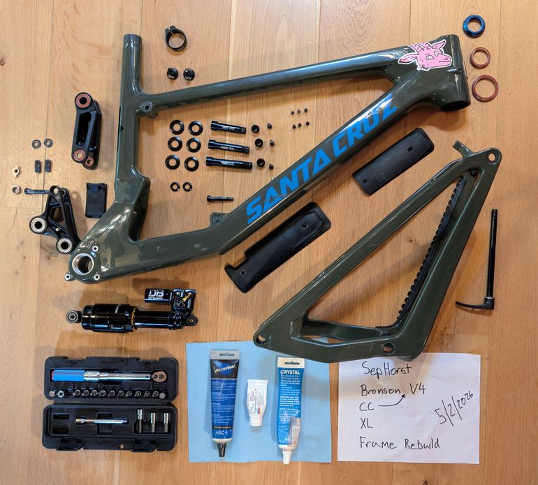 Used Santa Cruz BRONSON Frame / Carbon CC 2022 Frameset 2022 Mountainbike, Green — image 1 of 21