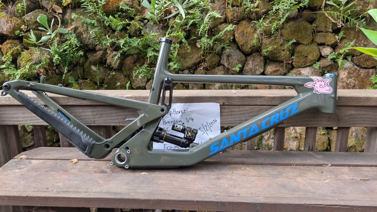 Used Santa Cruz BRONSON Frame / Carbon CC 2022 Frameset 2022 Mountainbike, Green — image 20 of 21