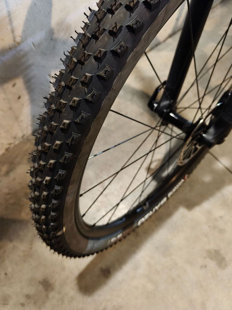 Used Specialized Chisel 2020 2020 Mountainbike, Black, 29 — image 3 of 15