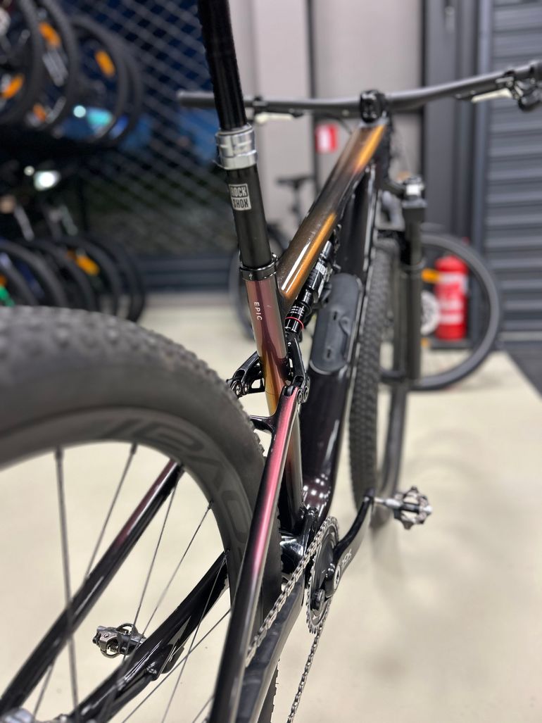 Used Specialized S-Works Epic 8 - SRAM XX AXS, RockShox Ultimate Flight Attendant 2024 2024 Mountainbike, Black, 29 — image 13 of 18