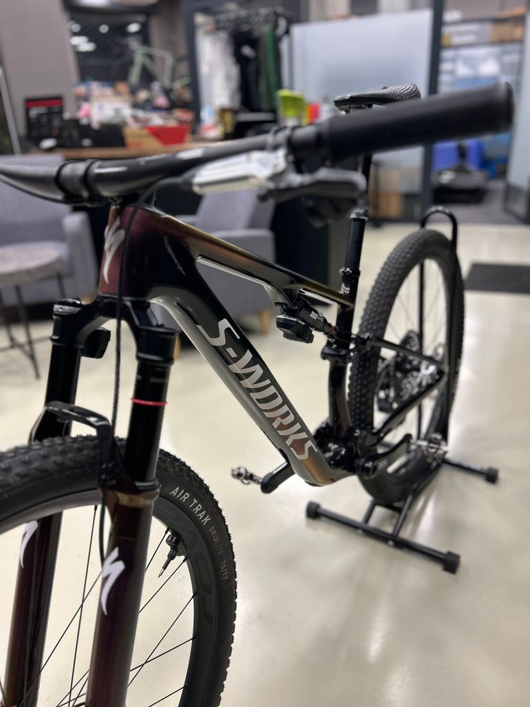 Used Specialized S-Works Epic 8 - SRAM XX AXS, RockShox Ultimate Flight Attendant 2024 2024 Mountainbike, Black, 29 — image 12 of 18