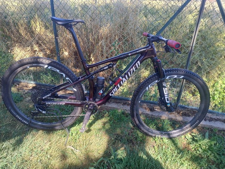 Used Specialized Epic Comp 2021 2021 Mountainbike, Red, 29 — image 1 of 4