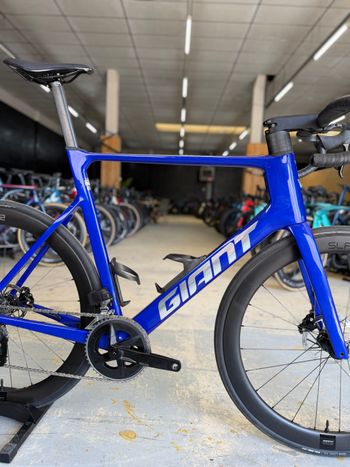 Used Giant Propel Advanced 1 2024 2024 Road & Gravel, Blue — image 15 of 23