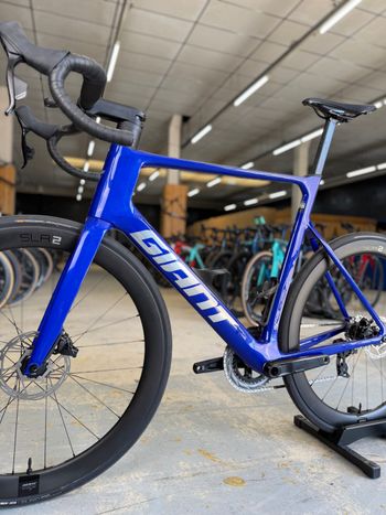 Used Giant Propel Advanced 1 2024 2024 Road & Gravel, Blue — image 17 of 23