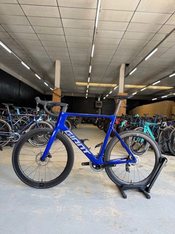 Used Giant Propel Advanced 1 2024 2024 Road & Gravel, Blue — image 18 of 23