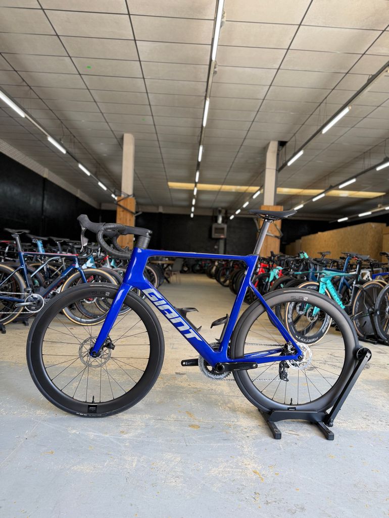 Used Giant Propel Advanced 1 2024 2024 Road & Gravel, Blue — image 18 of 23