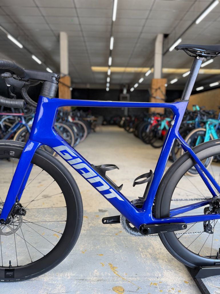 Used Giant Propel Advanced 1 2024 2024 Road & Gravel, Blue — image 22 of 23
