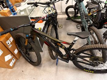 Used Specialized Stumpjumper EVO Pro 27.5 2020 2020 Mountainbike, Light Gray — image 2 of 9