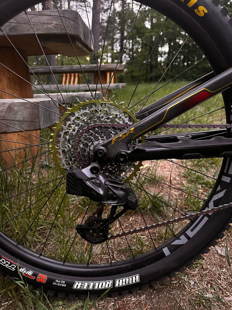 Used Specialized Stumpjumper EVO Pro 27.5 2020 2020 Mountainbike, Light Gray — image 3 of 9