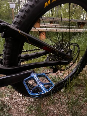 Used Specialized Stumpjumper EVO Pro 27.5 2020 2020 Mountainbike, Light Gray — image 5 of 9