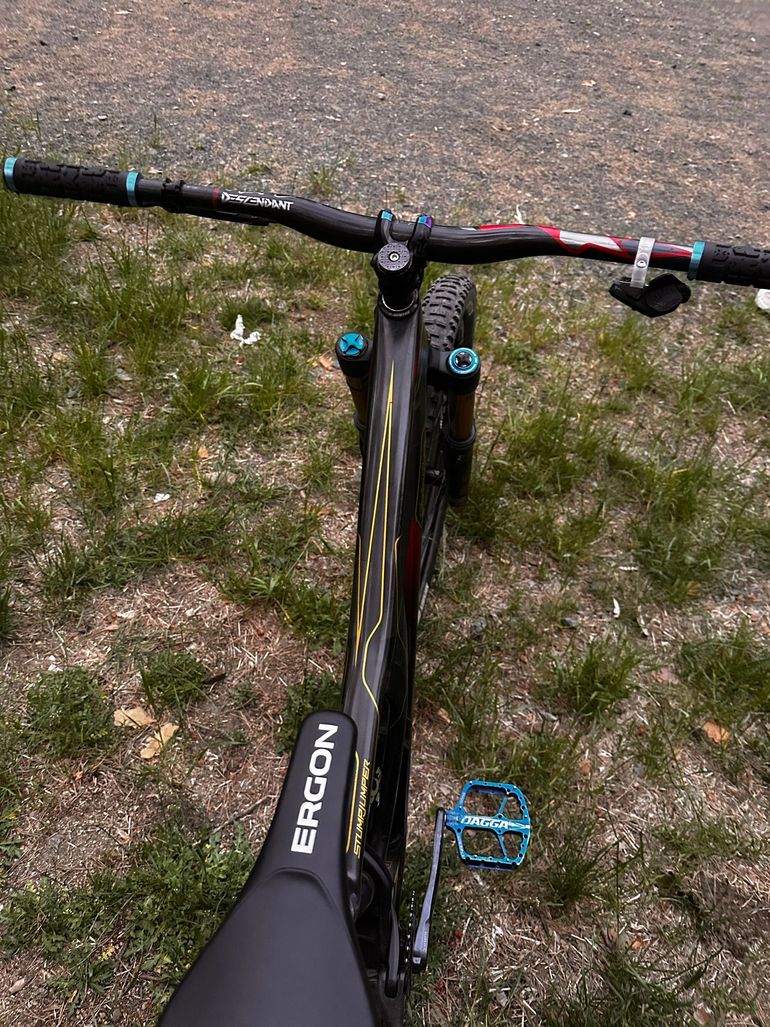 Used Specialized Stumpjumper EVO Pro 27.5 2020 2020 Mountainbike, Light Gray — image 7 of 9
