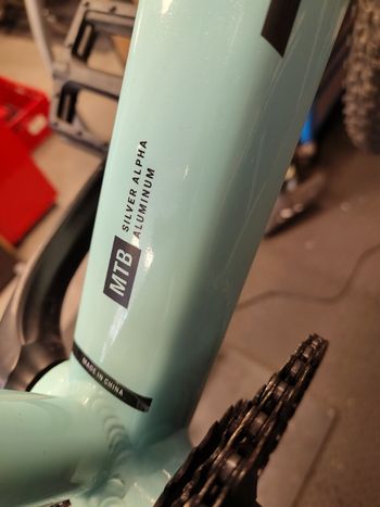 Used Trek Marlin 4 2022 2022 Mountainbike, Green, 27.5, 29 — image 8 of 13
