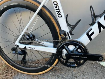 Used Factor OSTRO VAM Shimano Dura-Ace Di2 9270 2023 2023 Road & Gravel, White — image 3 of 12