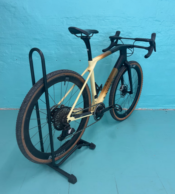 Used Canyon Grail CF SLX 9 eTap 2023 2023 Road & Gravel, Black — image 4 of 5