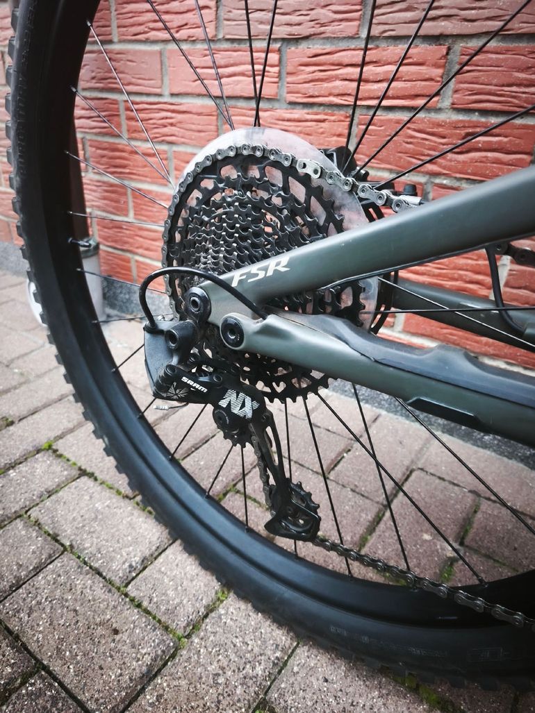 Used Specialized Men's Stumpjumper ST Comp Carbon 29 2019 2019 Mountainbike, Green — image 8 of 11