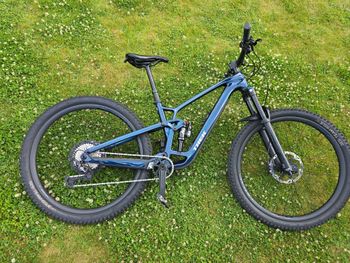 Used Trek Fuel EX 9.8 XT Gen 6 2024 2024 Mountainbike, Blue, 29 — image 9 of 12