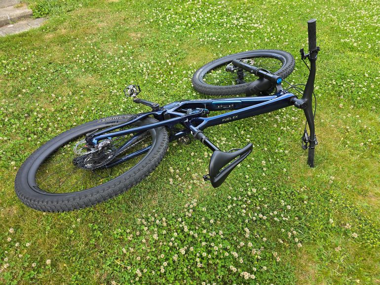 Used Trek Fuel EX 9.8 XT Gen 6 2024 2024 Mountainbike, Blue, 29 — image 6 of 12