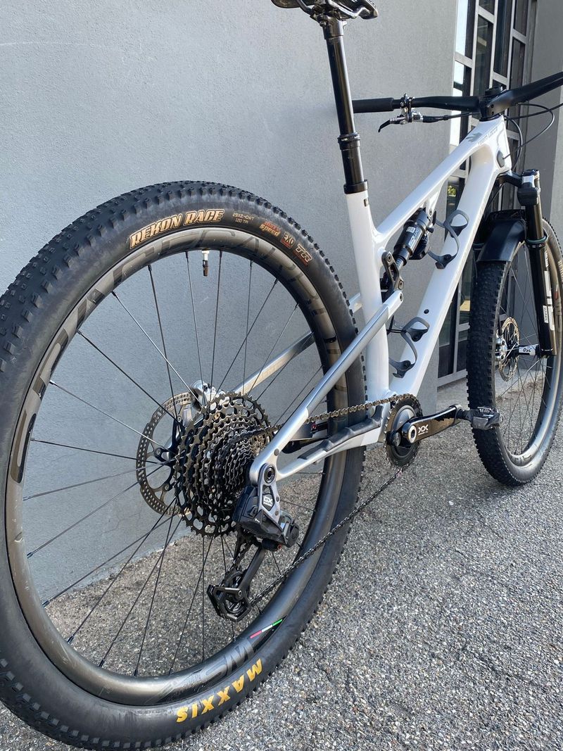 Tweedehands Rocky Mountain Element Carbon 90 2025 2025 Mountainbike — afbeelding 3 van 4