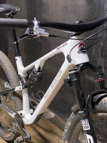 Used Rocky Mountain Element Carbon 90 2025 2025 Mountainbike, White, 27.5, 29 — image 5 of 8