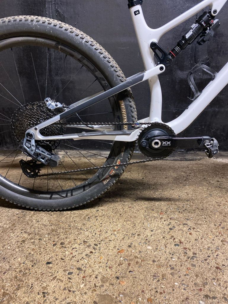 Used Rocky Mountain Element Carbon 90 2025 2025 Mountainbike, White, 27.5, 29 — image 3 of 8