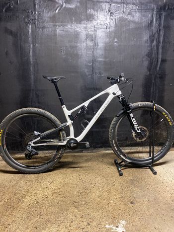 Used Rocky Mountain Element Carbon 90 2025 2025 MTB