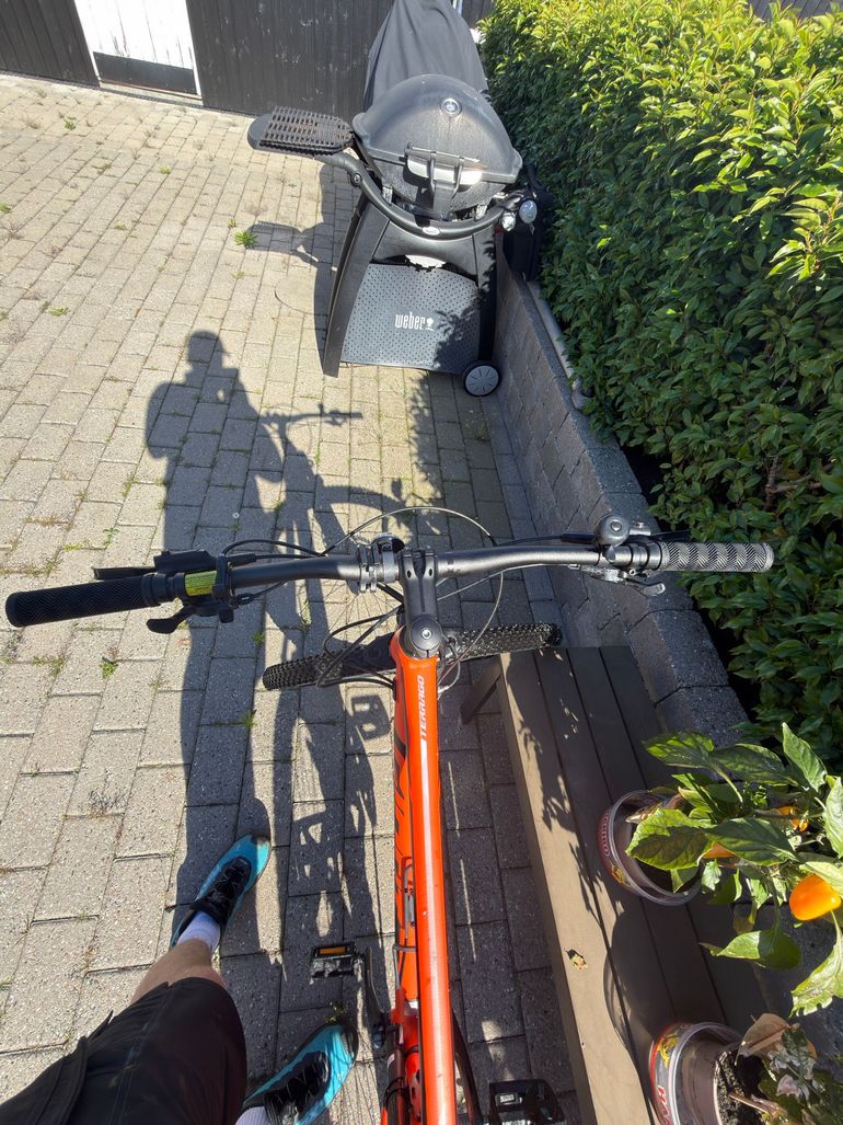 Used Giant Terrago Shimano SLX 2020 Mountainbike, Orange — image 3 of 5