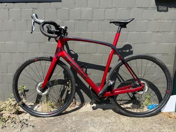 Used Trek Domane SL 6 2022 2022 Road & Gravel, Red — image 2 of 4