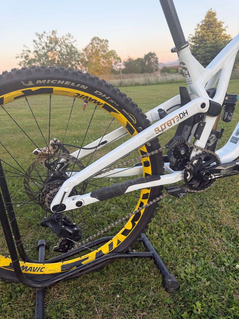 Used Commencal SUPREME DH V5 SIGNATURE LTD MOTO STYLE 2025 2025 Mountainbike, White, 29, 27.5 — image 3 of 3