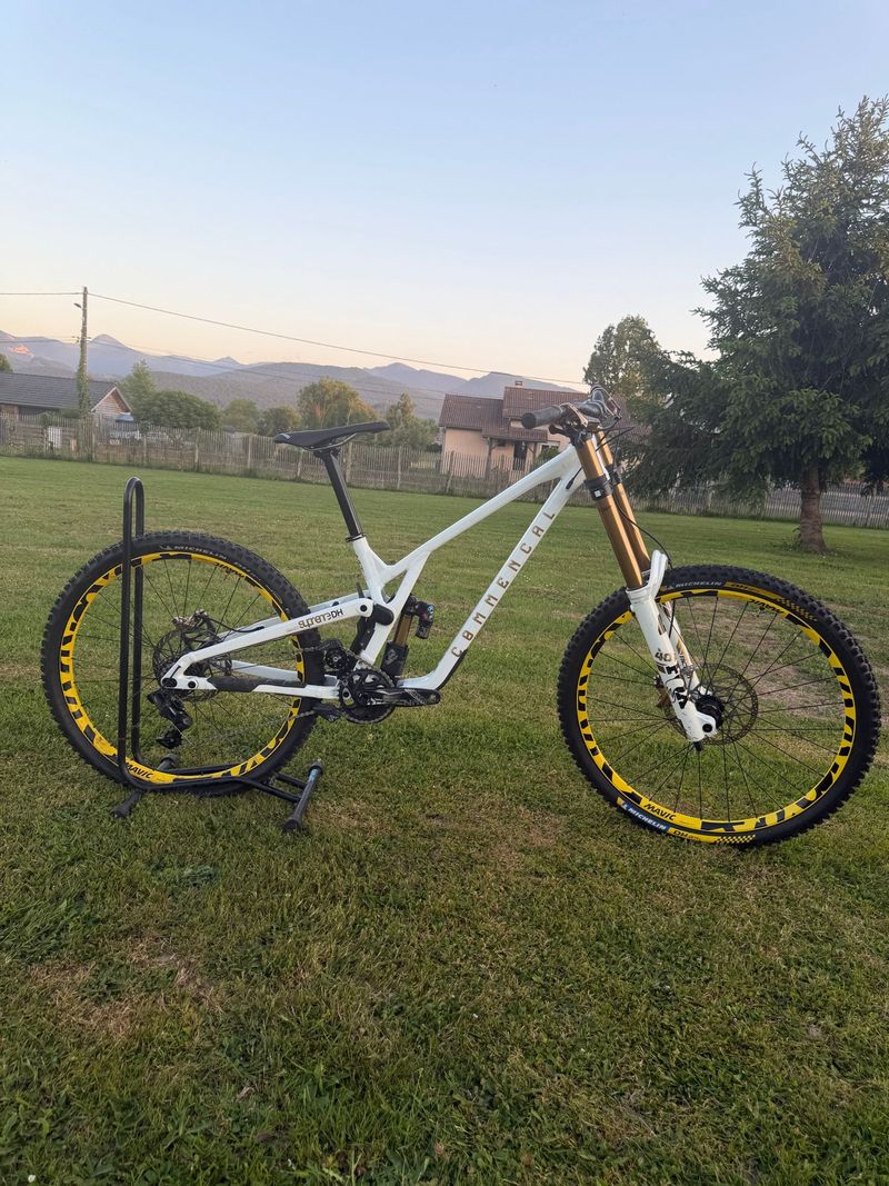 Used Commencal SUPREME DH V5 SIGNATURE LTD MOTO STYLE 2025 2025 MTB