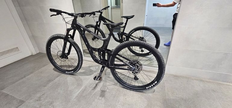 Used Giant Trance X 3 2023 2023 Mountainbike, Black, 27.5 — image 2 of 8