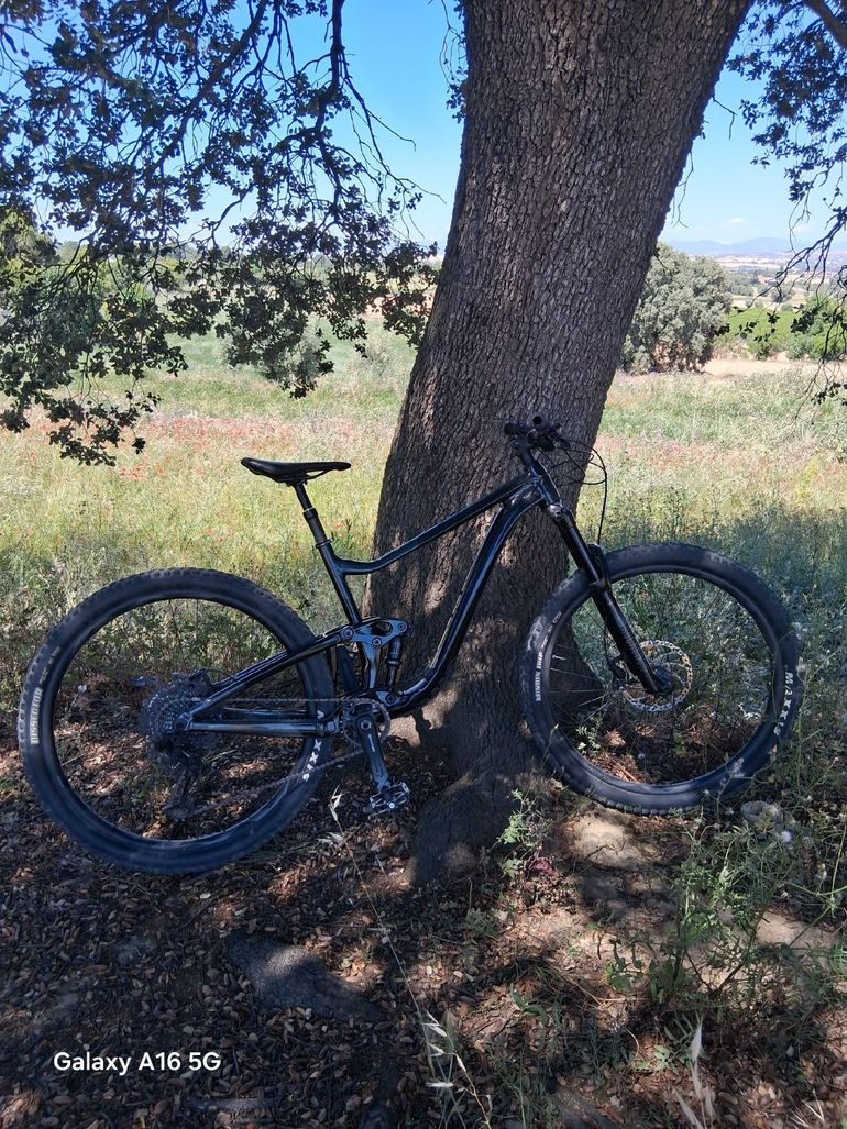Used Giant Trance X 3 2023 2023 Mountainbike, Black, 27.5 — image 1 of 8