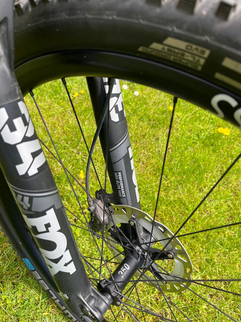 Used Canyon Neuron CF 9 2023 2023 Mountainbike, Light Gray, 29 — image 3 of 5