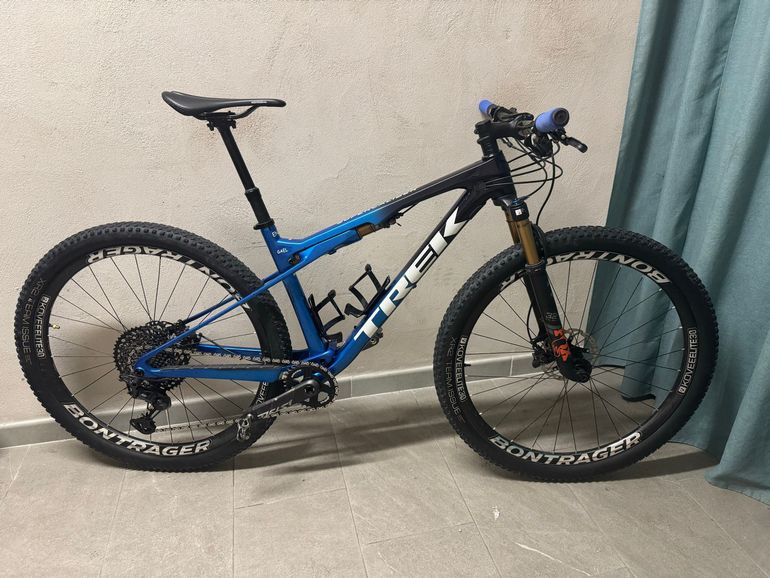 Used Trek Supercaliber 9.8 2023 2023 Mountainbike, Blue — image 1 of 4