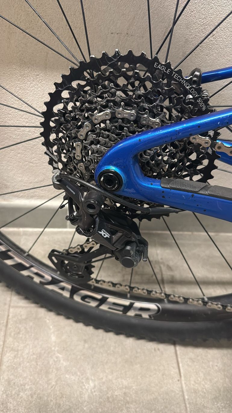 Used Trek Supercaliber 9.8 2023 2023 Mountainbike, Blue — image 3 of 4