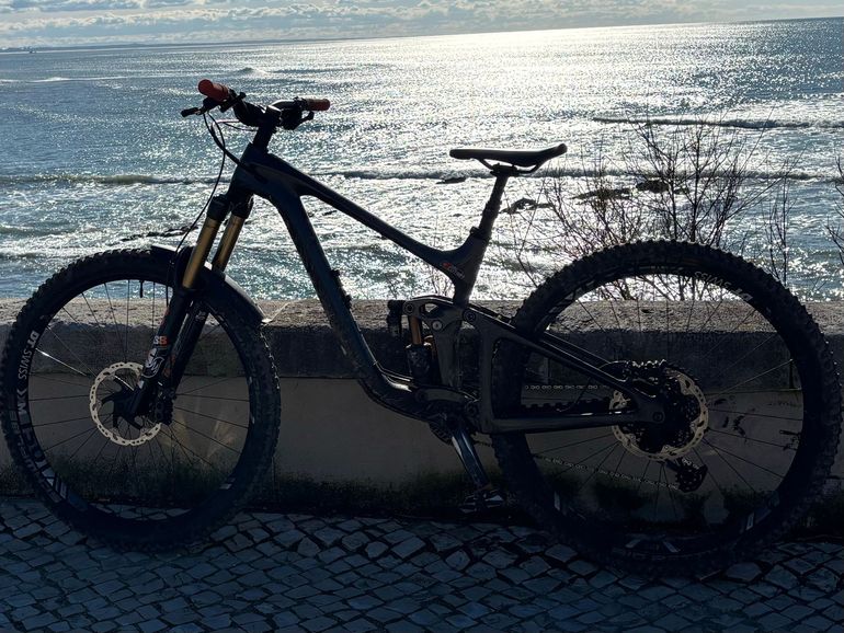 Used Giant Reign Advanced, Pro 29 1 2020 Frameset 2020 Mountainbike, Negro — image 1 of 3
