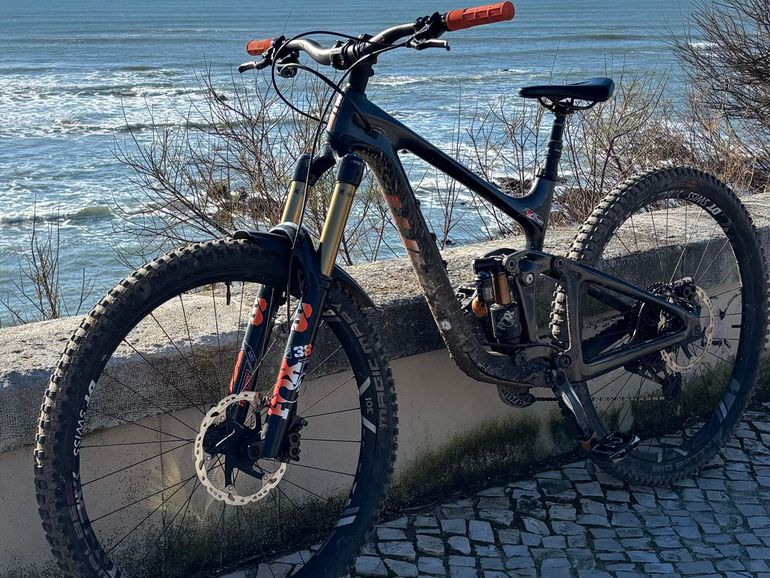 Used Giant Reign Advanced, Pro 29 1 2020 Frameset 2020 Mountainbike, Negro — image 2 of 3