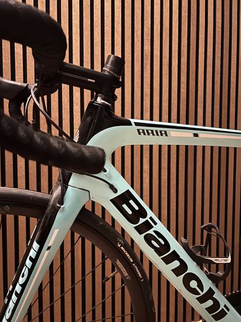 Used Bianchi Aria Disc Ultegra 2019 2019 Road & Gravel — image 3 of 3