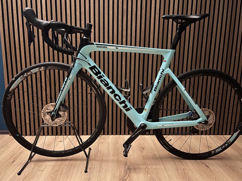 Used Bianchi Aria Disc Ultegra 2019 2019 Road & Gravel — image 1 of 3
