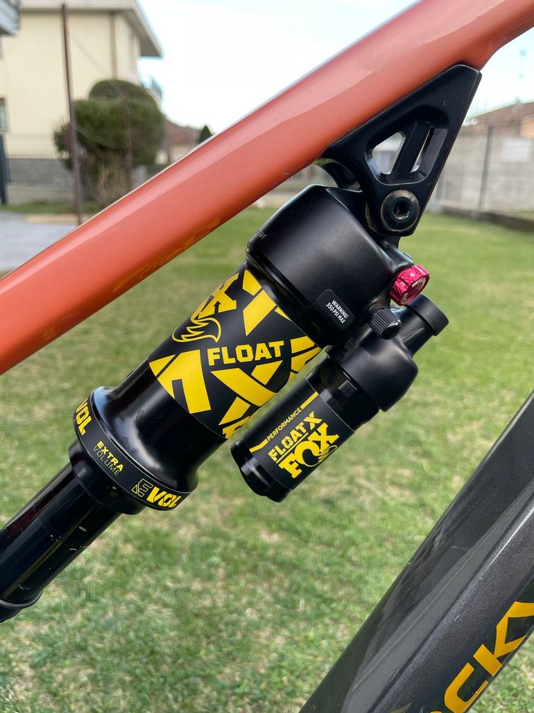 Used Rocky Mountain Altitude Carbon 50 2022 2022 Mountainbike, Orange, 27.5, 29 — image 5 of 8