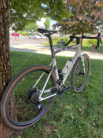 Used Scott Addict Gravel RC 2025 2025 Road & Gravel, White — image 3 of 6