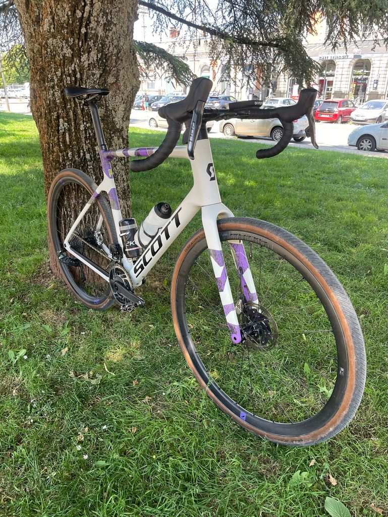 Used Scott Addict Gravel RC 2025 2025 Road & Gravel, White — image 2 of 6