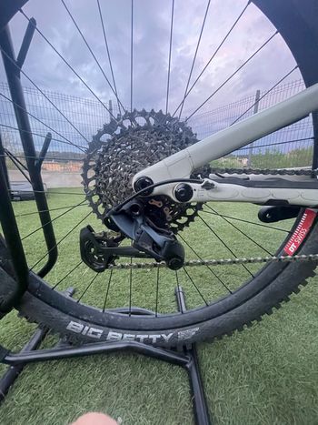 Used Specialized Stumpjumper EVO Expert - SRAM GX Eagle AXS, FOX Performance Elite 2023 2023 Mountainbike, White — image 8 of 8